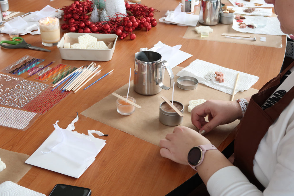 Lerne, wie man zu Hause Kerzen herstellt – auch als Anfänger (Schritt für Schritt)