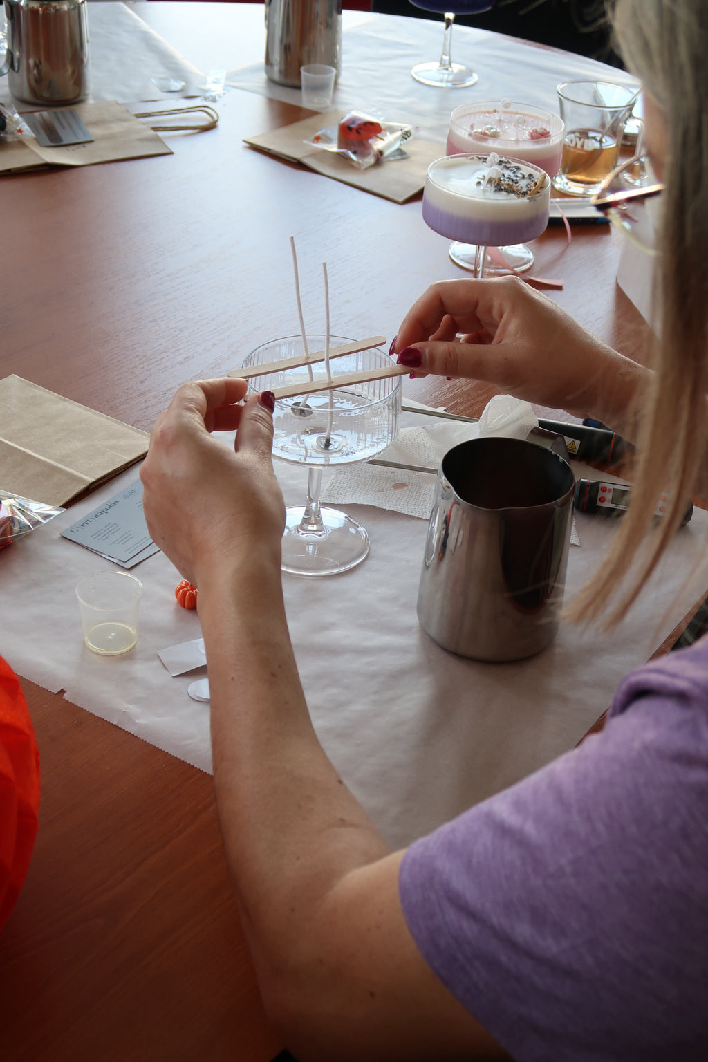 Lerne, wie man zu Hause Kerzen herstellt – auch als Anfänger (Schritt für Schritt)